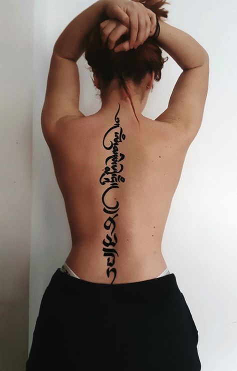 Sanskrit Back Tattoo, Spine Artwork, Sacred Geometric Tattoo, Hair Tattoo Designs, Back Tattoo Women Spine, Hindu Tattoos, Cool Tattoos For Girls, Kanji Tattoo, Mahadev Tattoo