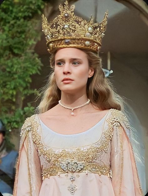 Princess Bride Buttercup, Joy Movie, Princess Buttercup, Princess Bride Movie, Medieval Girl, Tudor Dress, Best Celebrity Halloween Costumes, Fairy Tale Costumes, Runway Fashion Couture