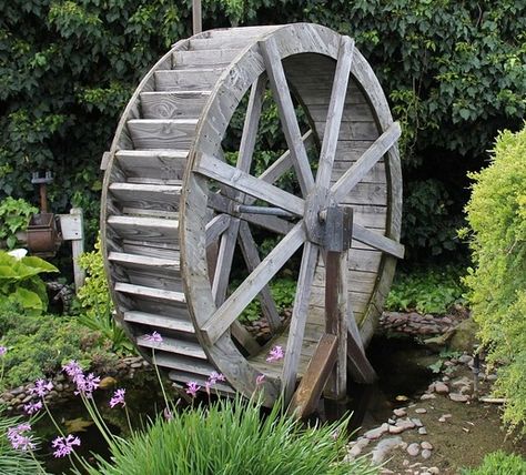 The Best Pond Water Wheel Feature for Garden Ponds 2018 Even though waterwheels are rarely Water Mill Diy, Waterwheel Diy, Waterwheel Fountain, Water Well Design, Diy Water Wheel, Water Well House, Wedding Barns, Bridge Ideas, Backyard Fountain