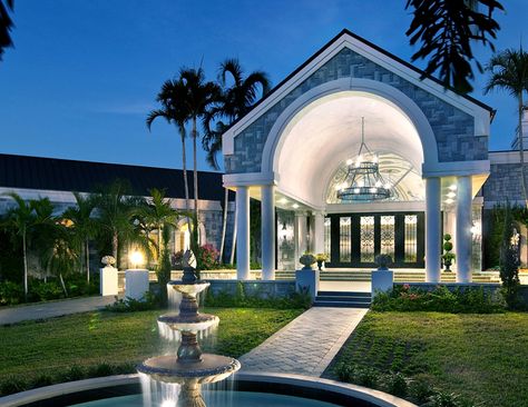 Porte Cochere grand entrance -  Greystone on Marco Island, FL.  USA **  FOR SALE:  $6,985,000. Info:  Migue28@me.com Pool Porch, Elegant Entryway, Porte Cochere, Mansion Designs, Modern Mansion, Farmhouse Exterior, Waterfront Homes, House Entrance, Florida Home