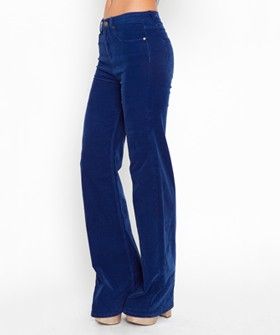 How Do You Hem Flared Pants- Hemming Flared Pants | Have you ever wondered how to hem flared pants by yourself? Check out the tips to hemming flared pants on Refinery29. #refinery29 http://www.refinery29.com/reader-pickles-how-do-you-hem-flares-without-losing-the-flare How To Hem Flared Pants, How To Hem Bell Bottom Jeans, How To Hem Flared Jeans, Hemming Bell Bottom Jeans, Flare Leg Jeans Outfit, Diy Flare Jeans, Hemming Pants, Flair Pants, Original Hem