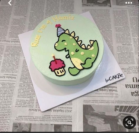 Aesthetic Dinosaur Cake, Korean Cake Dinosaur, Korean Cake Dino, Bento Cake Dino, Dinosaur Bento Cake, Simple Dino Cake, Korean Bento Cake Aesthetic, Cake Designs Birthday Kids Boy, Boys Cake Design