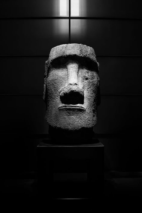 Easter Island Statues, Easter Island Heads, Sculpture Inspiration, Art Premier, Easter Island, The Louvre, Paris Art, Ancient Aliens, Ancient Artifacts