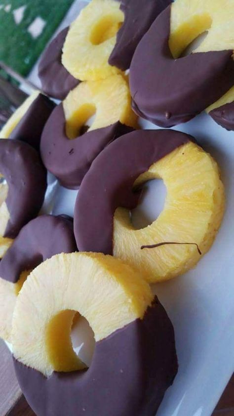 Pineapple Dip, Chocolate Covered Fruit, Baking With Honey, Fresh Pineapple, Clean Food Crush, Food Crush, Frozen Pineapple, Baked Banana, Summer Treats