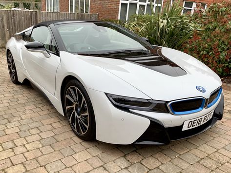 BMW i8 roadster! These are the classic colours, which do look nice, but i think i’d have it as a pale blue, or deep blue and white Bmw I8 White And Blue, Bmw Cars White, Bmw I8 White, London Stories, I8 Bmw, Bmw I8 Roadster, I8 Roadster, Bmw White, Best Soccer Shoes