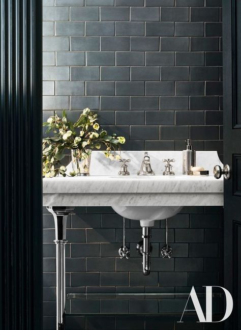 dark gray and white bathroom // black tile bathroom // subway tile // open sink Wyoming Cabin, Black Tile Bathrooms, Gray And White Bathroom, Subway Tiles Bathroom, Home Luxury, Black Tiles, Powder Bath, Design Living Room, Black Bathroom