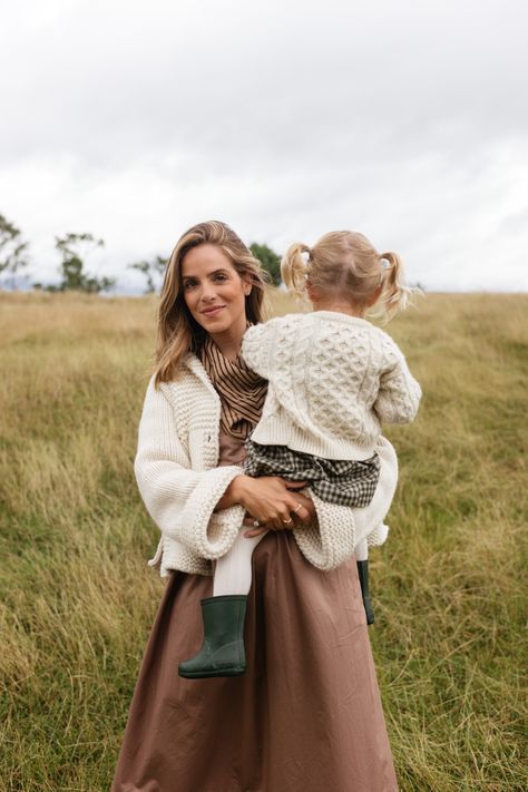 New Fall Favorites from Shopbop - Julia Berolzheimer Madison Mealy, Fall Family Outfits, Countryside Fashion, Fall Photo Shoot Outfits, Mommy And Me Photo Shoot, Winter Family Photos, Fall Family Photo Outfits, Mom Fall, Julia Berolzheimer