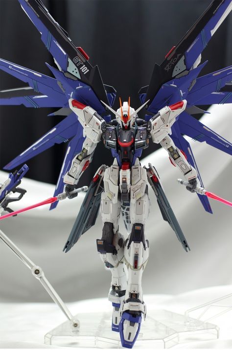 Custom Build: MG 1/100 Freedom Gundam Ver. 2.0 [Detailed] - Gundam Kits Collection News and Reviews Gundam Freedom, Freedom Gundam, Sf Movies, Sci Fi Models, Gundam Seed, Frame Arms Girl, Frame Arms, Custom Gundam, Custom Paint Jobs