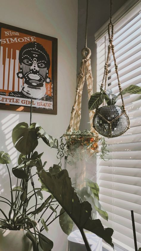 Boho Disco Bedroom, Disco Balls In Bedroom, Disco Ball And Plants, Disco Ball Plant Hanger, Disco Ball Corner, Diy Disco Ball Planter, Boho Plant Room, Planters For Patio, Disco Planter