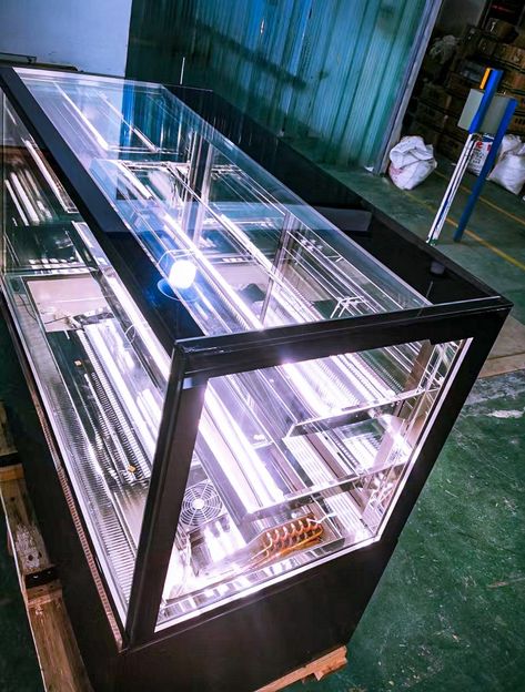 cake show case 2-8℃ commercial refrigerator equipment manuf from China wasp:+8615615276832 Cake Refrigerator, Bakery Shop Design, Cake Show, Commercial Refrigerators, Show Case, Bakery Shop, Wasp, Refrigerator, Coffee Shop