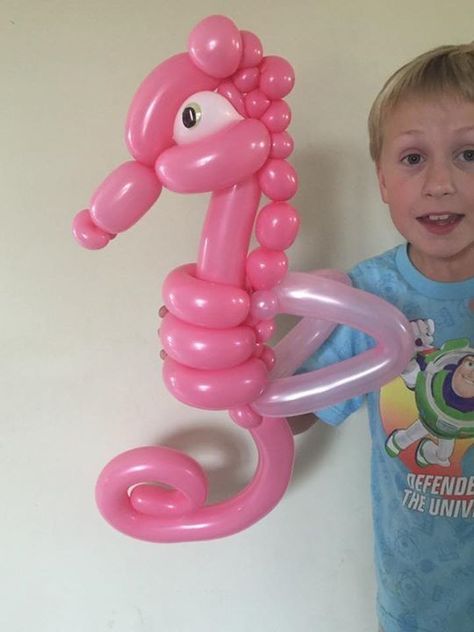 Easy Balloon Animals, Balloon Fish, Twisting Balloons, Balloon Toys, Balloon Artist, Balloon Modelling, Balloon Crafts, Balloon Twisting, Diy Balloon Decorations