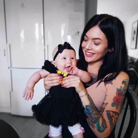 Tattooed Mom Aesthetic, Moms With Tattoos, Alt Mom, Tattooed Parents, Goth Mommy, Mom With Tattoos, Ink Tattoo Girl, Tattoos Photography, Tattooed Mom