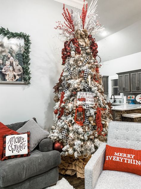 Farm Truck Christmas Tree, Red Truck Christmas Tree Theme, Christmas Tree Inspiration White, Red Truck Christmas Tree, Truck Christmas Tree, Frosted Tree, Tree Inspiration, Red Truck Christmas, Red White Christmas