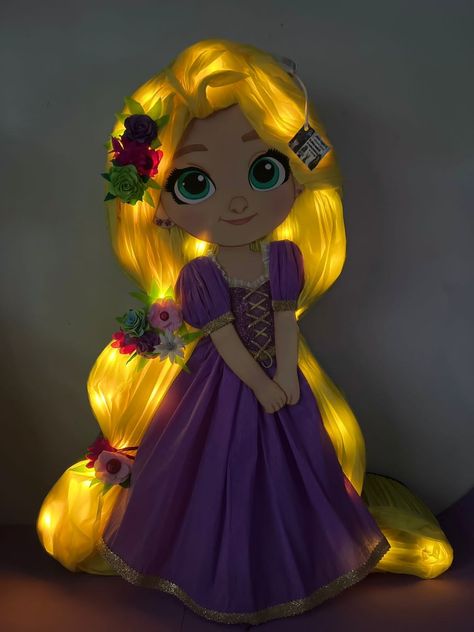 Princess Pinata, Rapunzel Cake, Sweet 15 Party Ideas, Baby Birthday Party Theme, Rapunzel Party, Piñata Ideas, Paper Mache Animals, Felt Ornaments Patterns, Diy Pinata