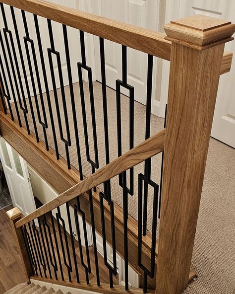 Another busy and rewarding week. Elegant natural oak and black metal spindles for this staircase. Before & After #staircasebanisters ▶️ https://youtube.com/shorts/lgMz27GtN1A?si=hibgLR_T0U_hzLTD Black Metal Spindles, Metal Spindles, Wooden Staircase, Wooden Staircases, Black Metal, Sweet Home, New Homes, Quick Saves, Black