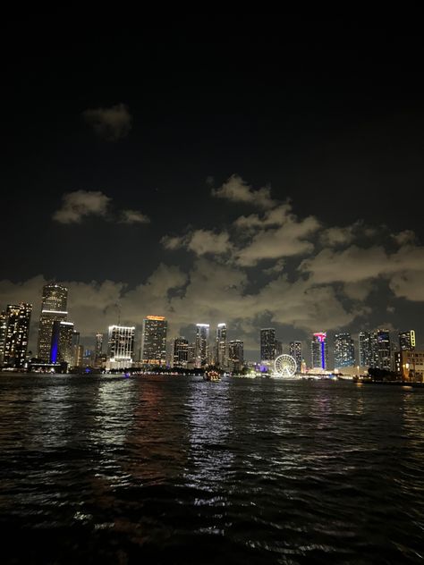 City Beach Aesthetic, Miami Night Aesthetic, Bayside Miami, Miami At Night, Miami Pictures, City Aesthetics, Miami Aesthetic, City View Night, New York City Night