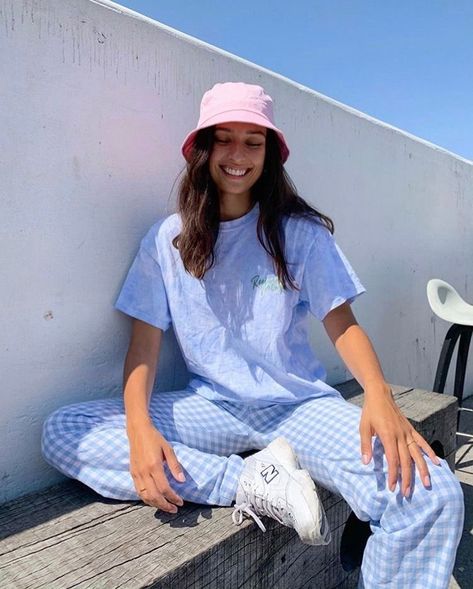 Checkered Top Outfit, Hats Women Outfit, Bucket Hats Women Outfit, Checkered Top, Chanel Outfit, Hats Women, Blue Checkered, Top Outfit, Smart Casual Outfit