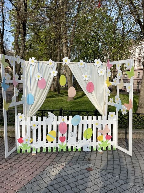 DIY Easter Decorations Which Are So Easy And Super Adorable - RecipeMagik Easter Backdrops Diy, Easter Bunny Backdrop Ideas, Easter Booth Display, Easter Party Backdrop, Easter Backyard Decor Party Ideas, Diy Easter Photo Backdrop, Easter Picture Backdrop Ideas, Easter Photo Booth Ideas, Diy Easter Backdrop Ideas