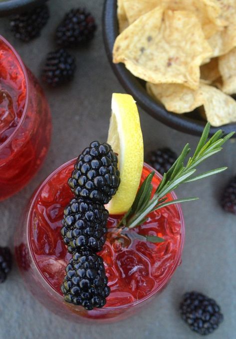 Blackberry Cocktail, Blackberry Lemonade, Summer Vodka Cocktails, Blackberry Wine, Fresh Squeezed Lemonade, Healthy Fruits And Vegetables, Homemade Cookbook, Vodka Lemonade, Keto Drinks