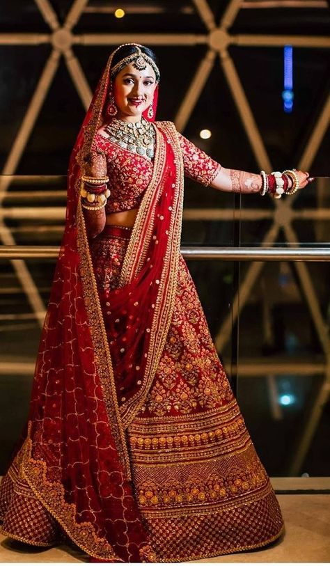 Dulhan Dupatta Indian Bridal, Candit Pics, Double Dupatta, Bride Fashion Photography, Lehenga Anarkali, Sabyasachi Bridal, Indian Bride Photography Poses, Indian Wedding Gowns, Latest Bridal Lehenga