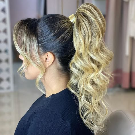 Capelli, tendenze acconciature estate/autunno 2021: lo chignon basso, la treccia e la ponytail | Ultimora.news Ponytail Hairstyle Ideas, Fun Ponytails, Easy Ponytail, Hair Stayl, Ponytail Hairstyles Easy, Ponytail Hairstyle, Wedding Guest Hairstyles, A Ponytail, Top Ideas