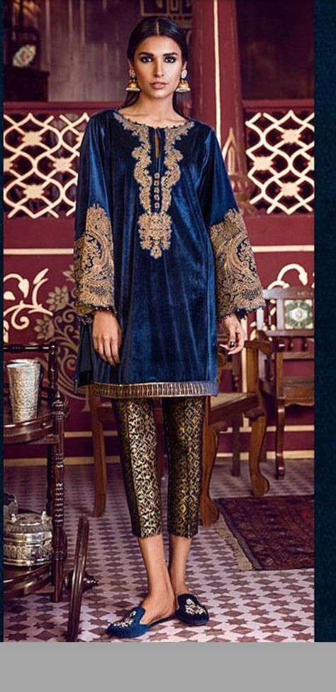 PAKISTANI Velvet Kurtis, Velvet Pakistani Dress, Velvet Kurti, Velvet Suit Design, Nikkah Dress, Velvet Dress Designs, Velvet Dress Long, Pakistani Fashion Party Wear, Pakistani Dress Design