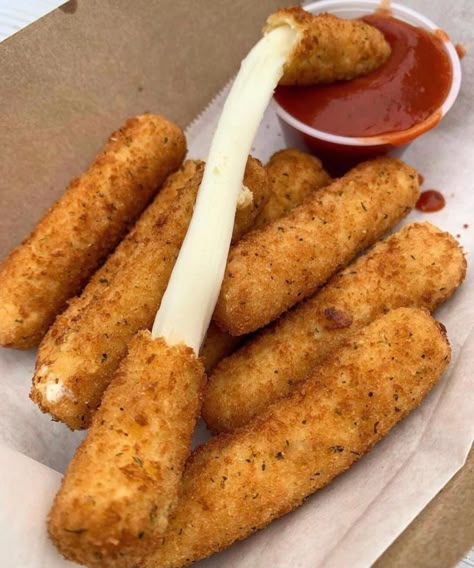 Mozzarella Sticks, Food Babe, Food Therapy, London Food, Yummy Comfort Food, Food Goals, Fried Food, Awesome Things, Food Obsession