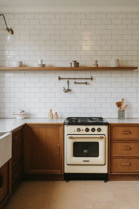 30 Stylish Mid-Century Modern Kitchen Design Ideas You’ll Love - The Ivy Kitchen Blog Midcentury Backsplash Kitchen, Mid Century Modern Backsplash, Mid Century Wood Kitchen, Mid Century Modern Kitchen Backsplash, Modern Kitchen Backsplash Ideas, Retro Modern Kitchen, Ivy Kitchen, Mid Century Modern Kitchen Design, Mid Century Kitchen Decor