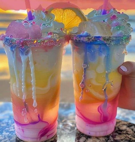 Unicorn Lemonade, Passion Tea Lemonade, Bubble Tea Flavors, Iced Drinks Recipes, Colorful Desserts, Colorful Drinks, Candy Drinks, Squeezed Lemon, Lemonade Drinks