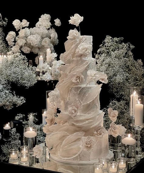 Extravagant Wedding Cakes, Big Wedding Cakes, Floral Styling, Instagram Cake, Dream Wedding Decorations, Dream Wedding Cake, Extravagant Wedding, Dream Wedding Venues, Modern Wedding Cake