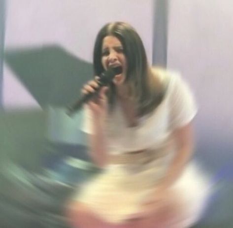 singing meme reaction pic Reaction Memes Music, Singing Meme, Lana Del Rey Pictures, Academy Museum Gala, Lana Del Rey Memes, Black People Memes, Singing Funny, Playlist Covers Photos, Academy Museum