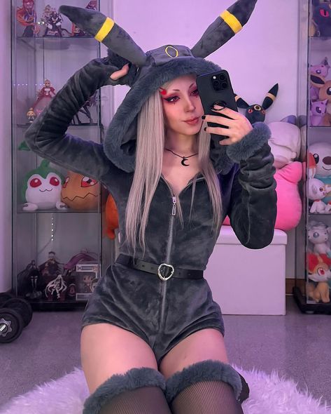 Cute Umbreon Umbreon Onesie, Cute Umbreon, Umbreon Cosplay, Biker Couple, Pokemon Costumes, Ghost Type, Pokemon Cosplay, Insta Videos, March 25