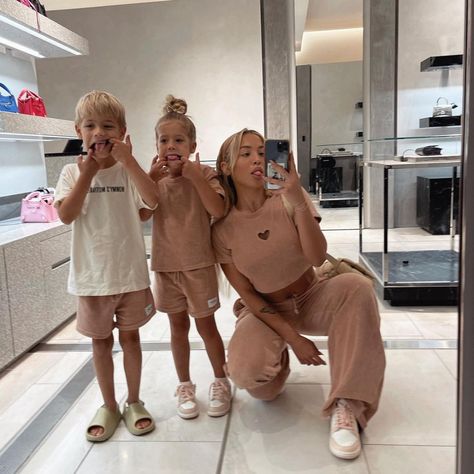 Blonde Twins, Tammy Hembrow, Grunge Couple, Mommy Belly, Twin Toddlers, Dream Kids, Future Mommy, Mommy Goals, Terry Towelling