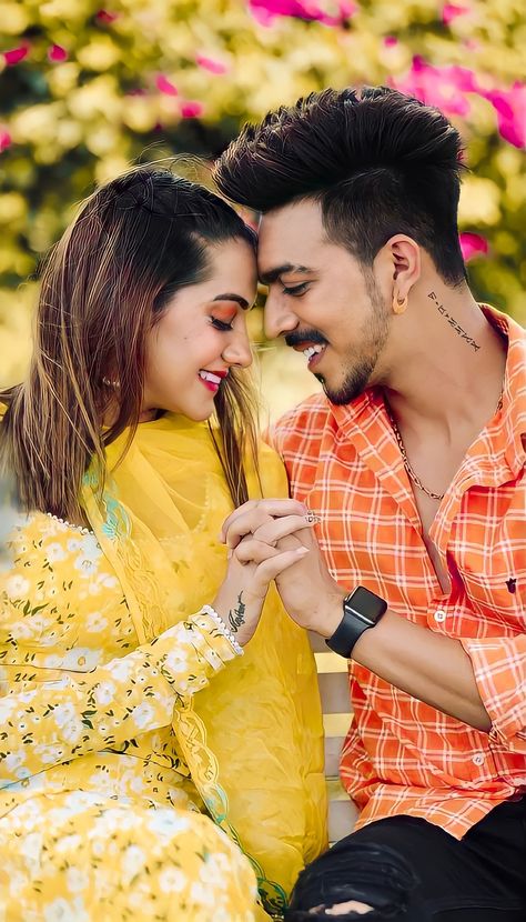 Cupal Pic Love Full Hd, Punjabi Couple Pic Hd, Georgia Beaches, Best Love Pics, Couples Picture, Cute Love Photos, Romantic Couple Images, Cute Celebrity Couples, Indian Wedding Photography Couples