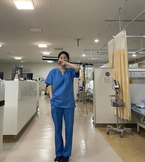 Hospital Nurse Aesthetic, Choi Yihyun, Cho Yihyun, Hospital Room Snapchat Stories, Brain Surgeon, Medical Photography, Aesthetic Doctor, Medical School Life, Medical Pictures