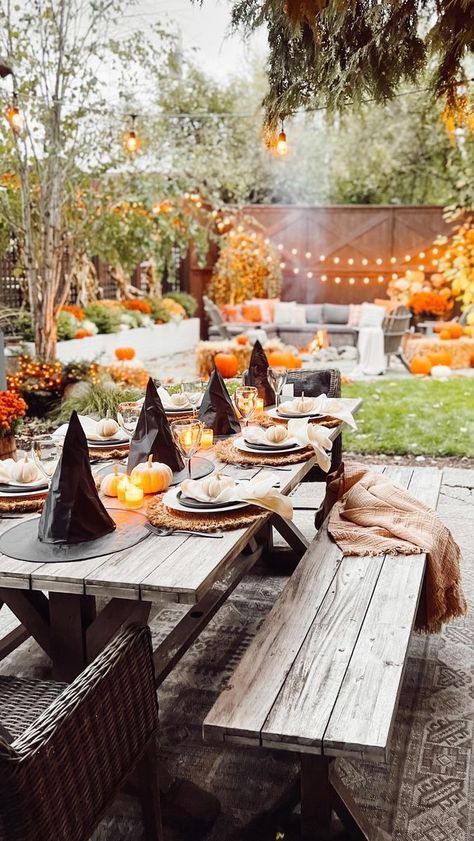 Uhyggelig Halloween, Table Halloween, Halloween Fest, Halloween Decor Diy, Halloween Tablescape, Casa Halloween, Halloween Party Dinner, Diy Halloween Decor, Halloween Tattoo