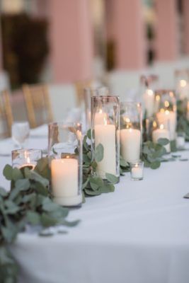 Eucalyptus table garand and pillar candles - wedding candles - greenery wedding - Wedding Centerpiece Inspiration - Photo: Vitalic Photo Budget Friendly Wedding Centerpieces, Romantic Wedding Centerpieces, Silver Wedding Decorations, Olive Green Weddings, Simple Wedding Centerpieces, Green Wedding Colors, Budget Friendly Wedding, Unique Wedding Flowers, Wedding Floral Centerpieces