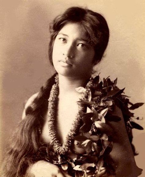 https://flic.kr/p/KNP4Yy | Sans titre Greece Women, Hawaiian Woman, Hawaiian History, Foto Transfer, Hula Dancers, Hawaiian Art, Hawaiian Culture, Polynesian Culture, Vintage Hawaii