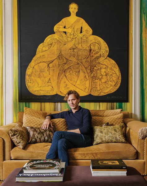 Go Inside Alvise Orsini's Transcendent Upper East Side Apartment - Galerie Drawing On Furniture, Silver Headboard, Artsy Interior Design, Chic Artwork, Deco Salon, Upper East Side Apartment, Eclectic Homes, Art Placement, Photograph Display