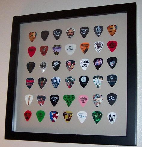 Guitar Picks Display for Justin Guitar Pick Display, Guitar Picks Crafts, Cool Guitar Picks, Acoustic Guitar Tattoo, Learn Acoustic Guitar, French Earrings, Acoustic Guitar Case, Guitar Display, Diy Guitar