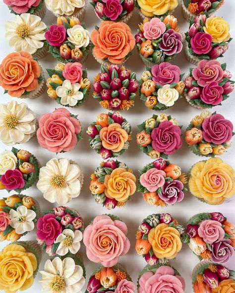 Flower Cupcakes Wedding, Piping Cake, Cake Bouquet, Cupcakes Wedding, Buttercream Cake Decorating, Cupcake Decoration, Cupcake Cake Designs, Floral Cupcakes, Cupcake Bouquet