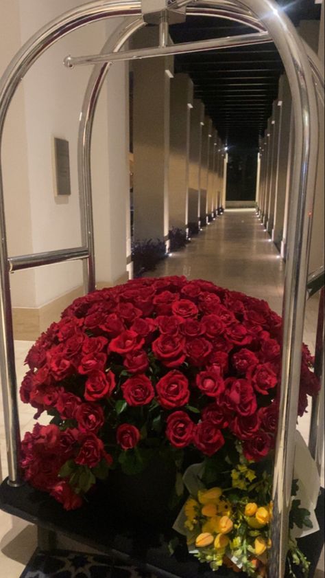 Suite Hotel Room Luxury, Paris Hotel Room, Hotel Room Luxury, Gifts Bouquet, Luxury Roses, Dark Academy, Paris Hotel, Gift Bouquet, Luxury Flowers