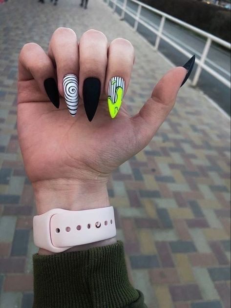 Emoji Nails, Glossy Nails, Witchy Nails, Edgy Nails, Goth Nails, Nails Diy, Pastel Nails, Neon Nails, Nails Desing