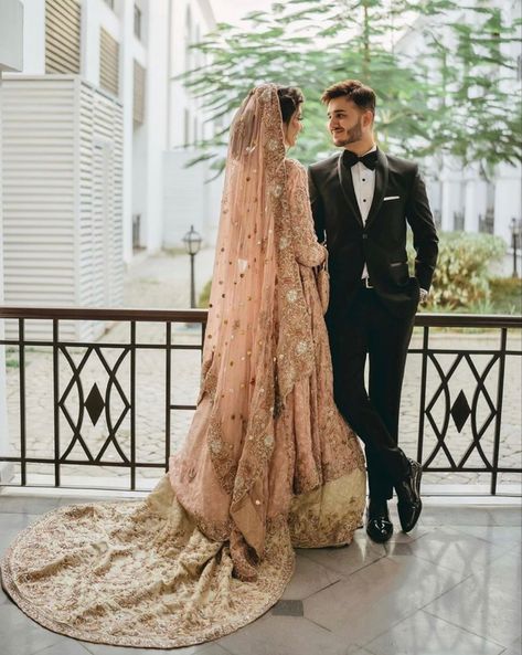 Poses For Pakistani Bride, Desi Couple Wedding Photoshoot, Pakistani Bride Wedding Dresses, Pakistani Wedding Couple Photoshoot, Walima Couple Poses, Wedding Photography Pakistani, Pakistani Wedding Photos, Desi Wedding Photoshoot, Wedding Asthetic Picture