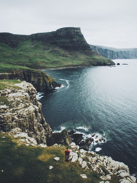 Neist Point Lighthouse, Neist Point, Magic Places, Theme Nature, Travel Landscape, Isle Of Skye, Landscape Nature, Fotografi Potret, Travel Inspo