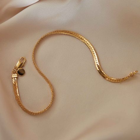 Description The reign of the snake chain continues, and this time in bracelet form. The Snake Chain Bracelet in Gold is super simple, but catches the light in an effortlessly chic way. Wear alone, or stack with your fave bracelets for a curated look - it's a must-have staple piece in any jewellery collection. Details    Composition 18k Gold Plated Brass Chain Thickness 3mm Chain Width  0.7mm Weight 3.5g   Care As most of our pieces are costume jewellery made from sterling silver or brass, plated Bracelets Fancy, Gold Snake Jewelry, Snake Chain Gold, Baby Jewellery, Mangalsutra Bracelet, Men Jewellery, Gold Bracelet Simple, Powerpoint Tips, Gold Anklet