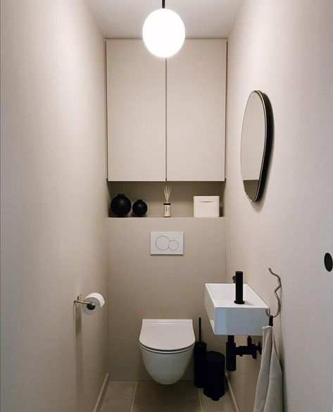 Narrow Wc Ideas, Long Narrow Toilet Room Ideas, Tiny Guest Toilet, Toilet Inspiration Small Spaces, Toilet Under Stairs Ideas, Small Guest Toilet, Small Wc, Wallpaper Decor Ideas, Wallpaper Design Ideas