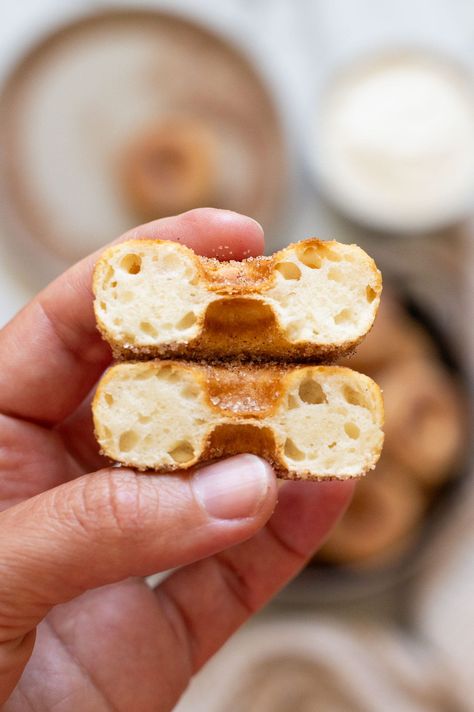 Greek Yogurt Donuts Greek Yogurt Donut Holes, Donut Maker, Donut Recipe, Just Bake, Baked Donuts, Mini Donuts, Donut Recipes, Plain Greek Yogurt, Cinnamon Sugar