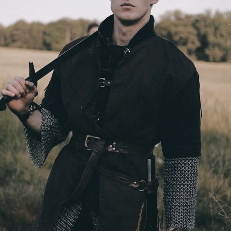 Narnia Fanfiction, Medieval Male Clothing, Drama Aesthetic, Mists Of Avalon, Male Elf, King Horse, Golden Deer, Medieval Aesthetic, Man On Horse