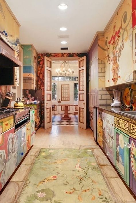 This home features colourful murals in a variety of styles, and hand-painted cabinets, all by different artists. ⠀⠀⠀⠀⠀⠀⠀⠀⠀ Could you ever imagine living here? ⠀⠀⠀⠀⠀⠀⠀⠀⠀ ⠀⠀⠀⠀⠀⠀⠀⠀⠀ 📷: @zillow New Orleans Interior, New Orleans Kitchen, New Orleans Interior Design, New Orleans Decor, Artistic Kitchen, Downtown New Orleans, Kitchen Painting, New Orleans Art, Painted Cabinets